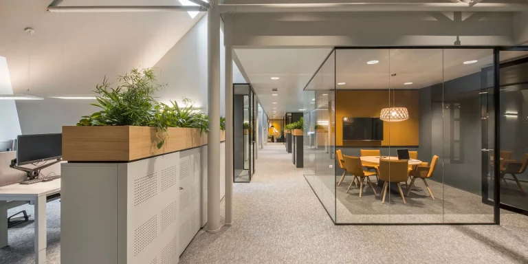 Bedarfsplanung mit DIN 18205 - Beitragsbild Gro0ßraumbüro